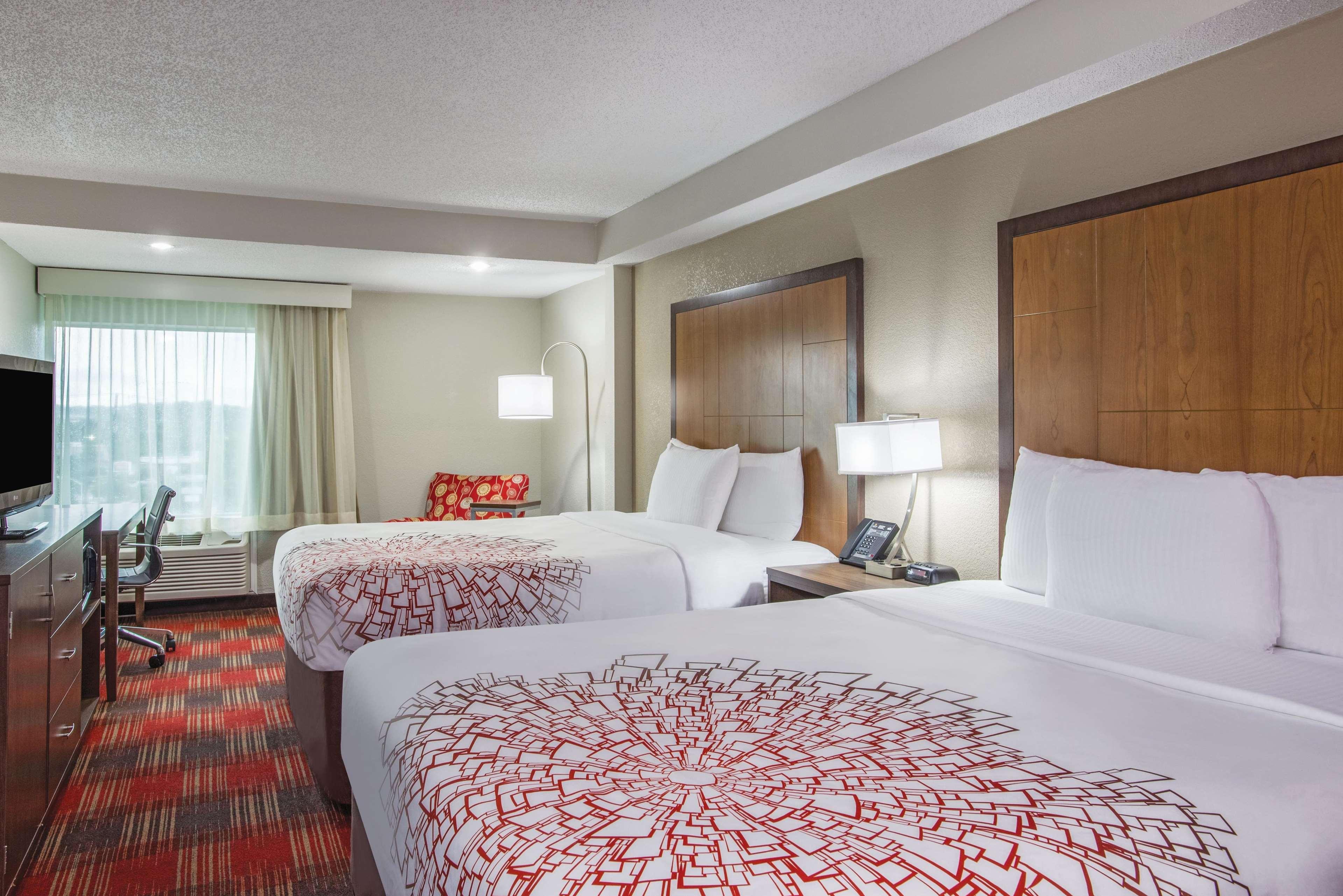 La Quinta Inn & Suites By Wyndham Dc Metro Capital Beltway Capitol Heights Bagian luar foto