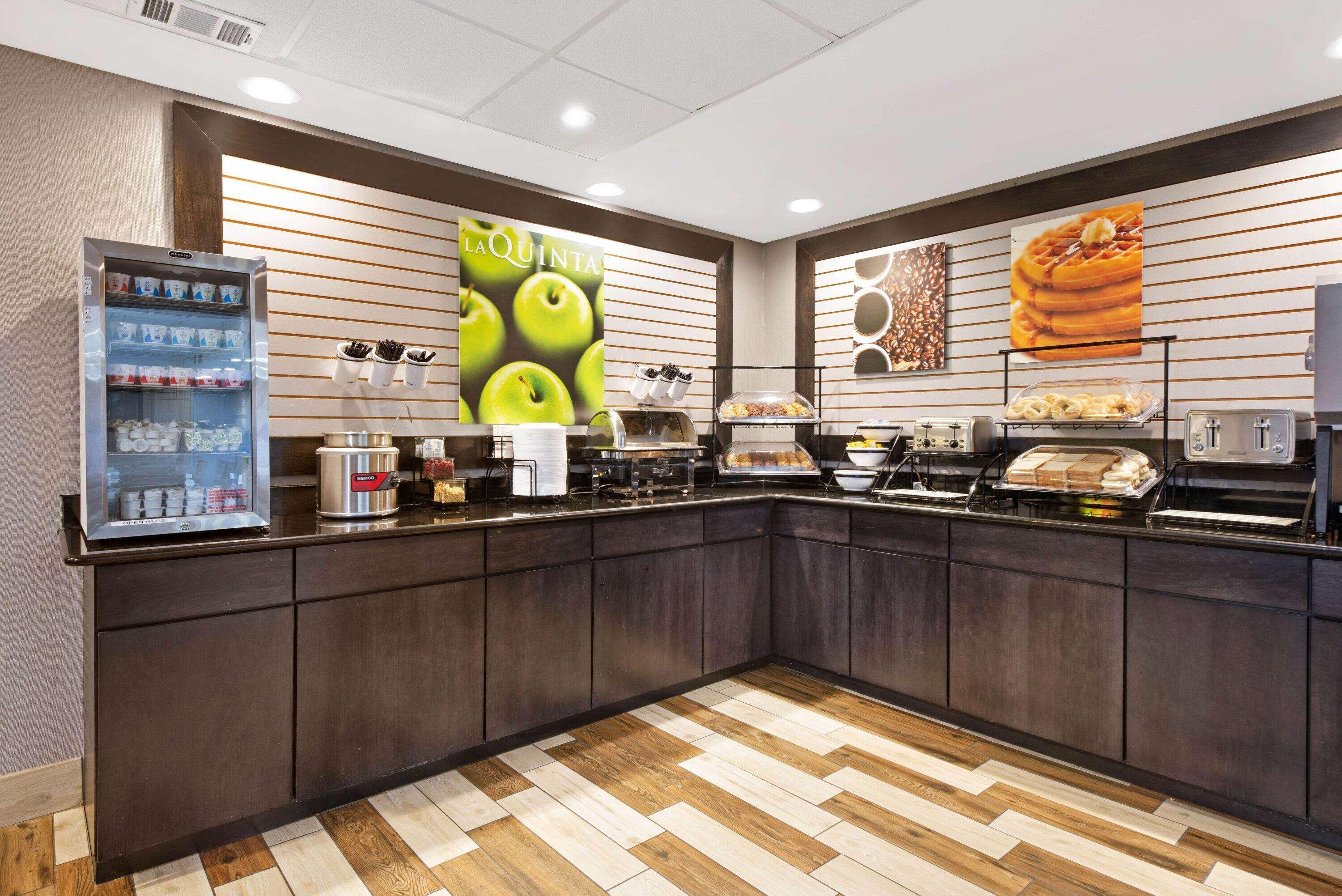 La Quinta Inn & Suites By Wyndham Dc Metro Capital Beltway Capitol Heights Bagian luar foto