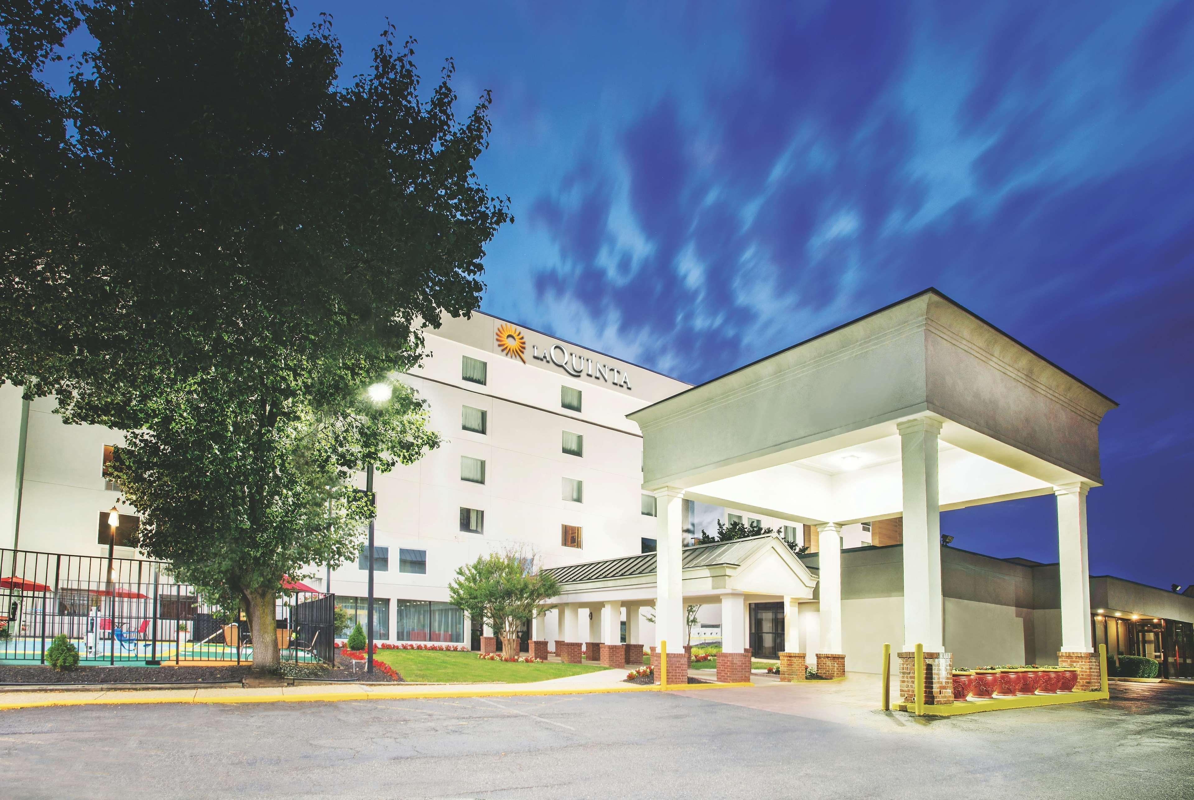 La Quinta Inn & Suites By Wyndham Dc Metro Capital Beltway Capitol Heights Bagian luar foto