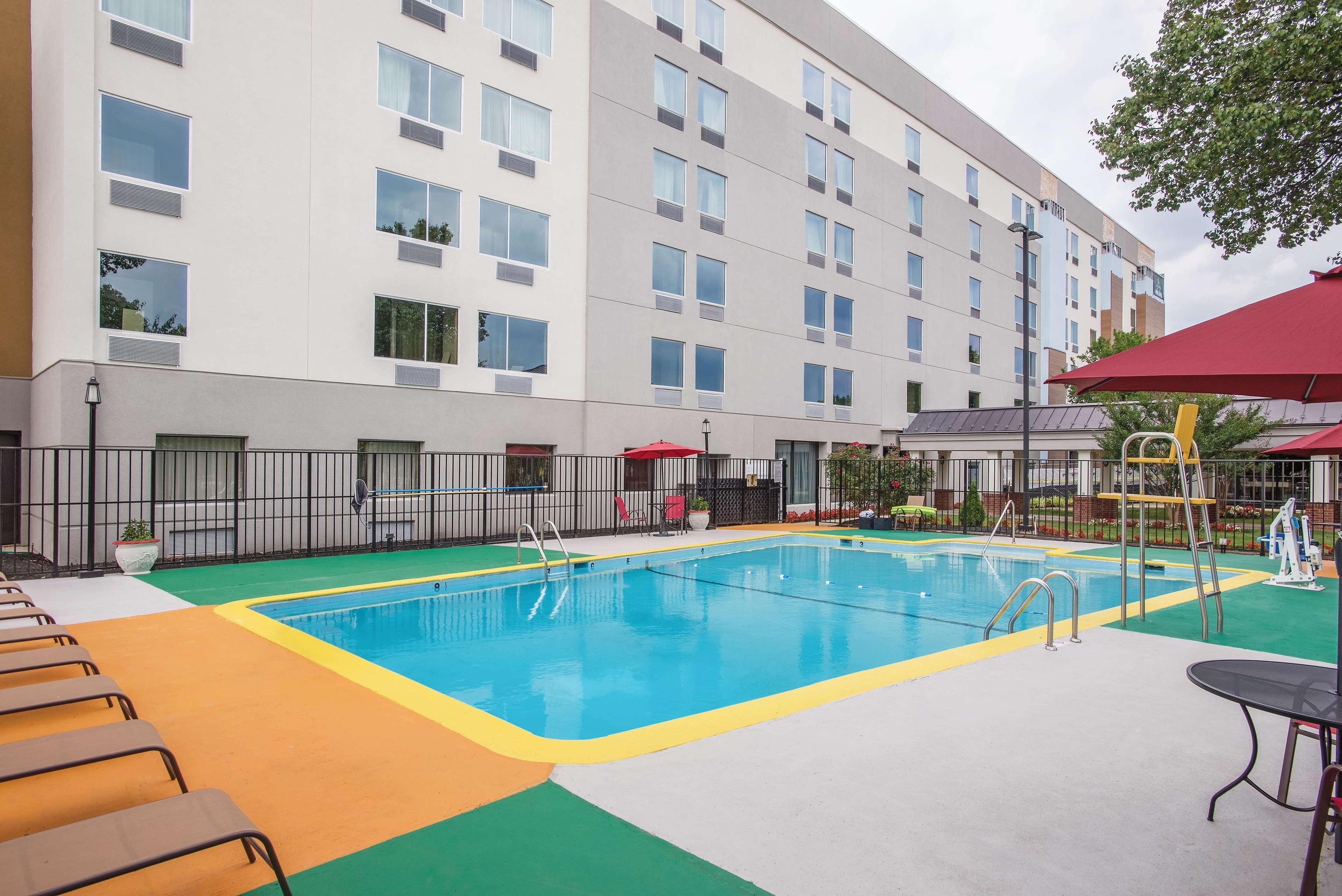 La Quinta Inn & Suites By Wyndham Dc Metro Capital Beltway Capitol Heights Bagian luar foto