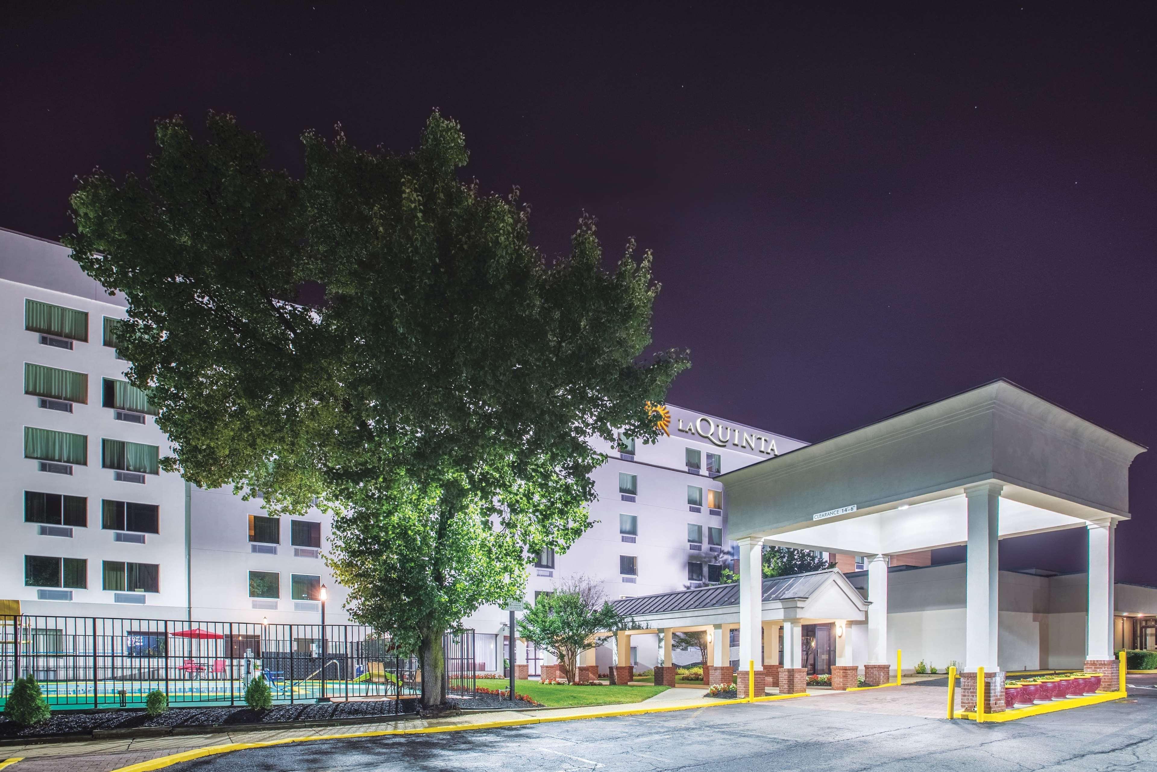 La Quinta Inn & Suites By Wyndham Dc Metro Capital Beltway Capitol Heights Bagian luar foto
