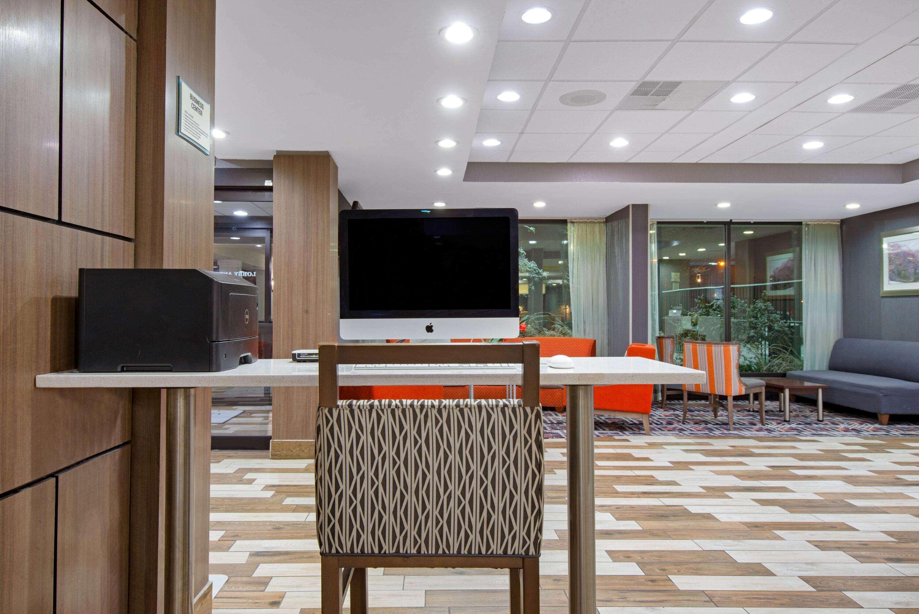 La Quinta Inn & Suites By Wyndham Dc Metro Capital Beltway Capitol Heights Bagian luar foto