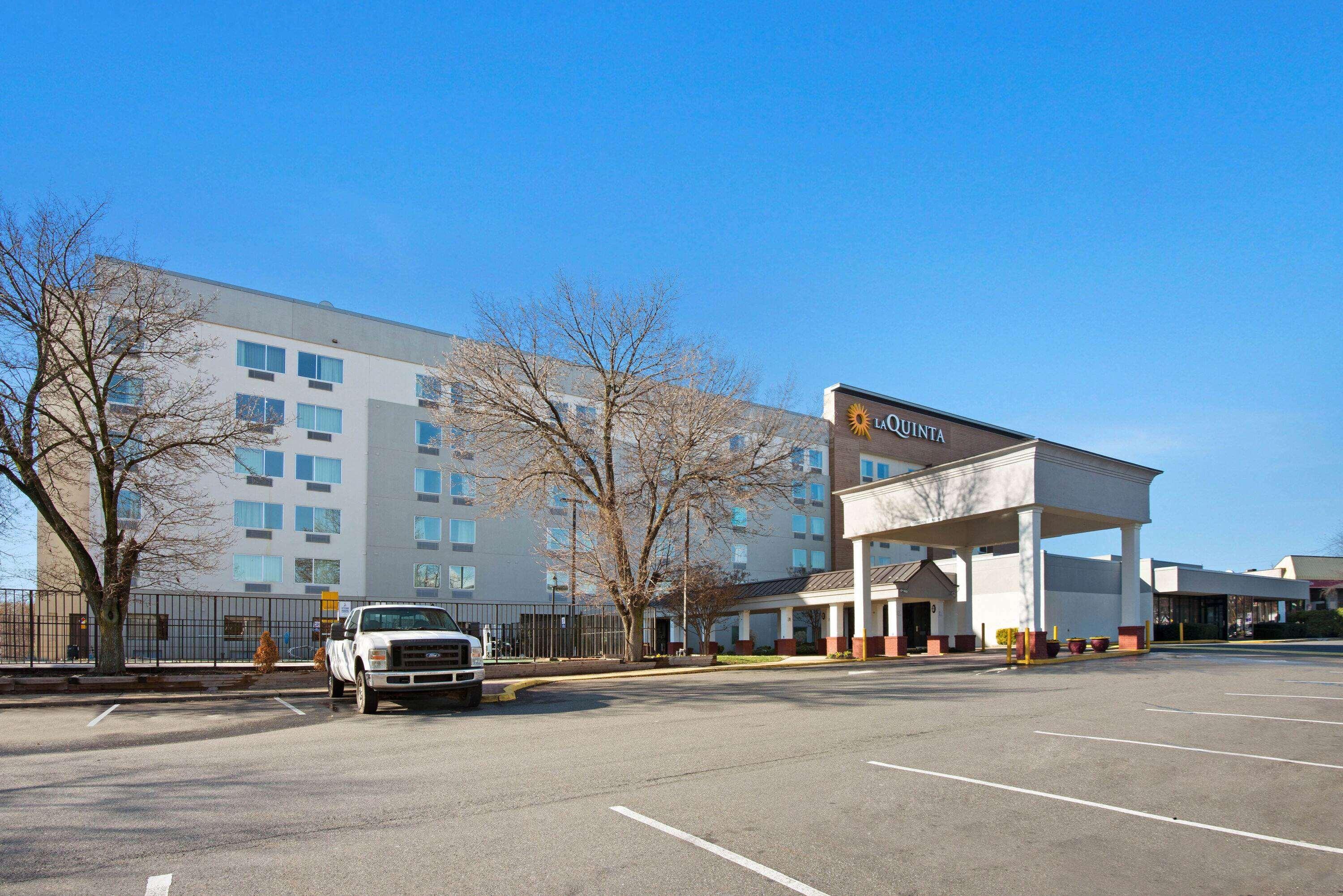 La Quinta Inn & Suites By Wyndham Dc Metro Capital Beltway Capitol Heights Bagian luar foto