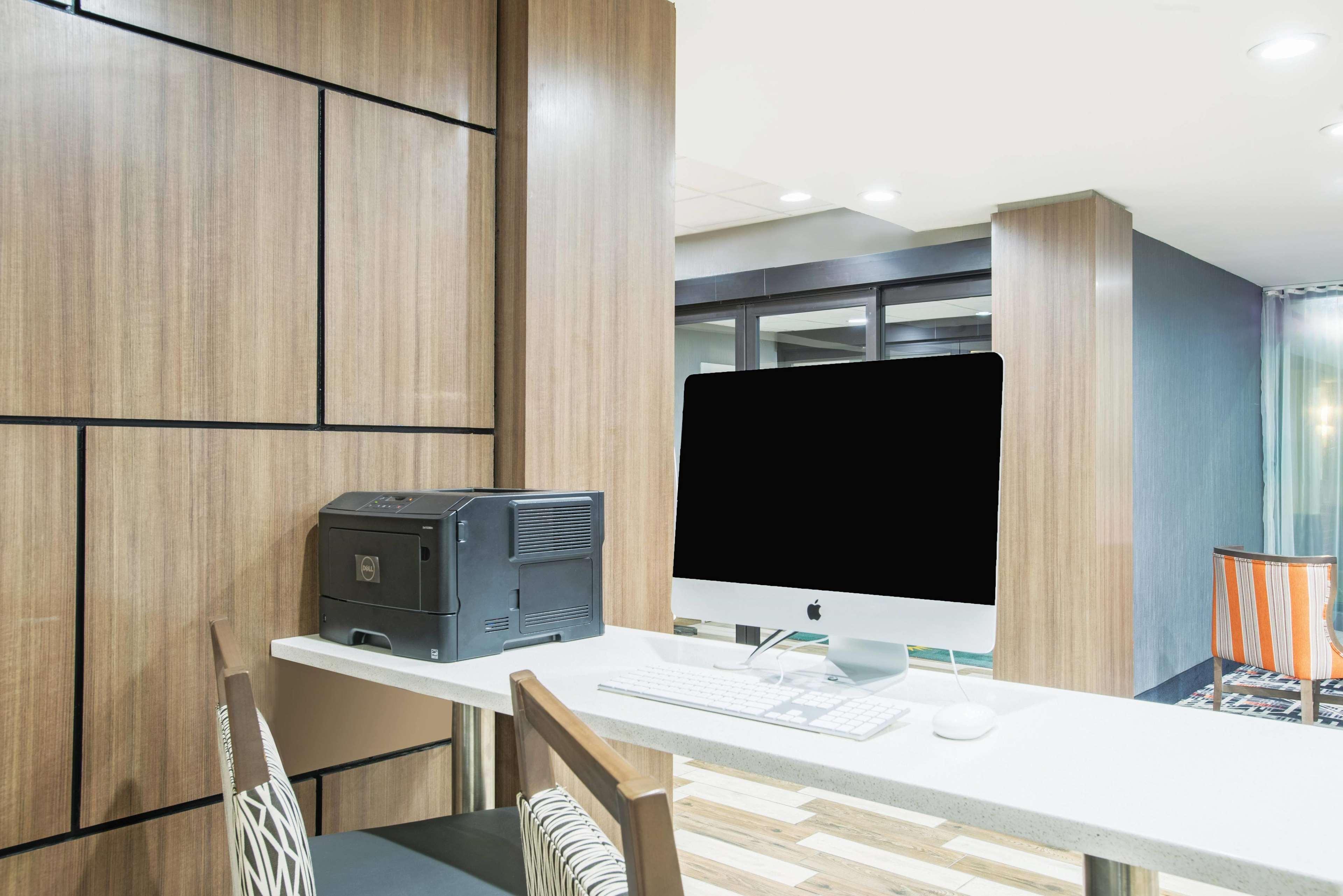 La Quinta Inn & Suites By Wyndham Dc Metro Capital Beltway Capitol Heights Bagian luar foto