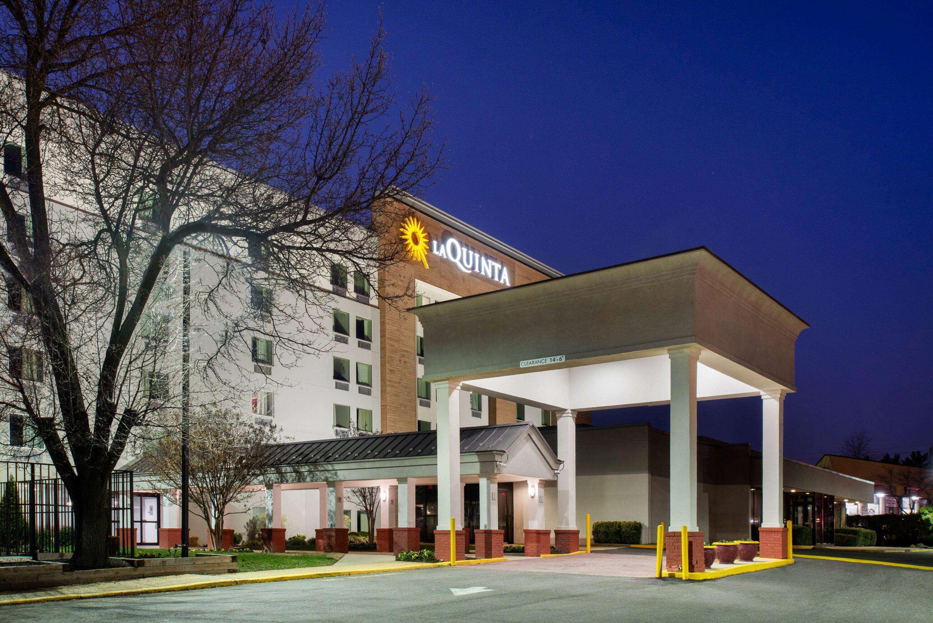 La Quinta Inn & Suites By Wyndham Dc Metro Capital Beltway Capitol Heights Bagian luar foto
