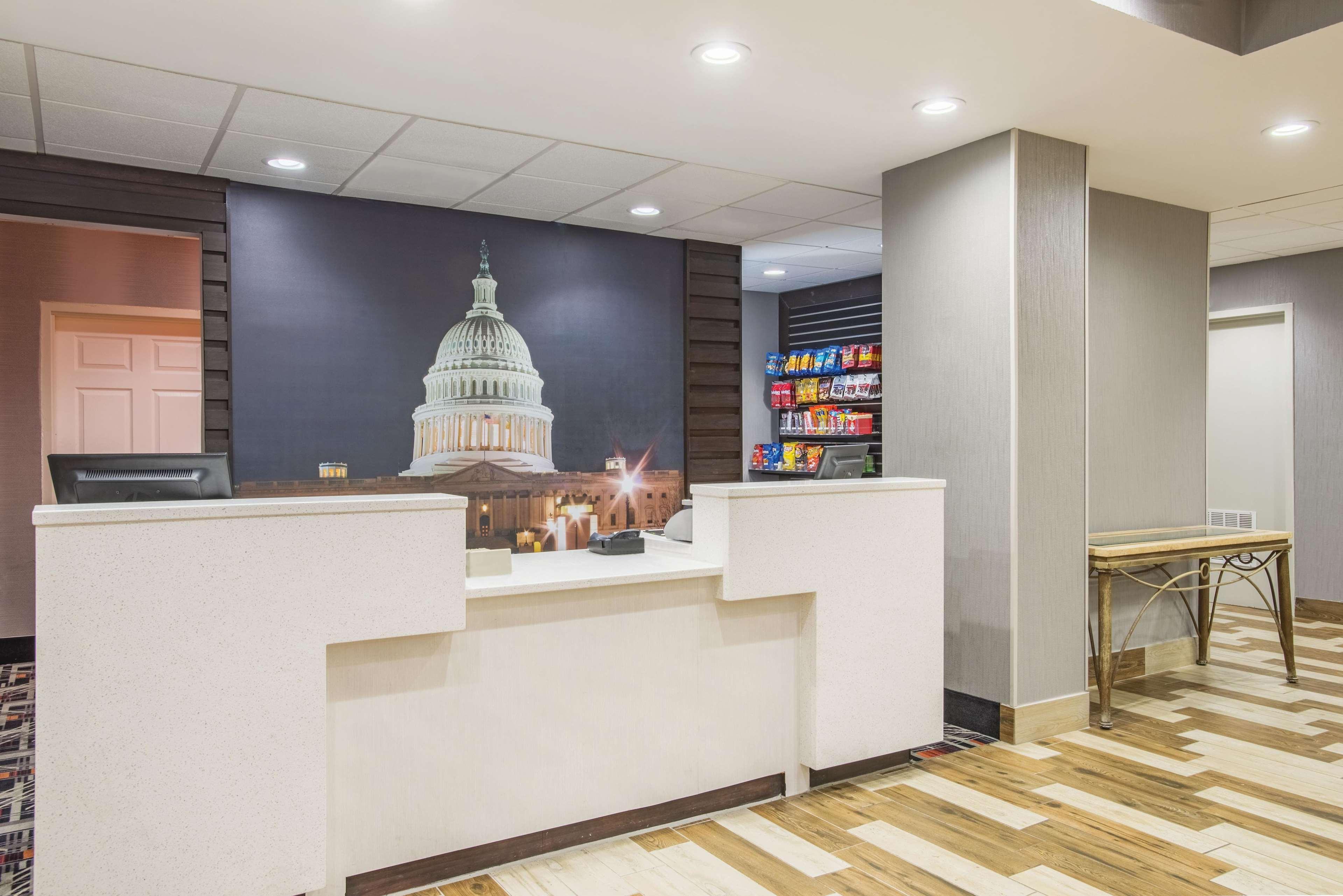 La Quinta Inn & Suites By Wyndham Dc Metro Capital Beltway Capitol Heights Bagian luar foto