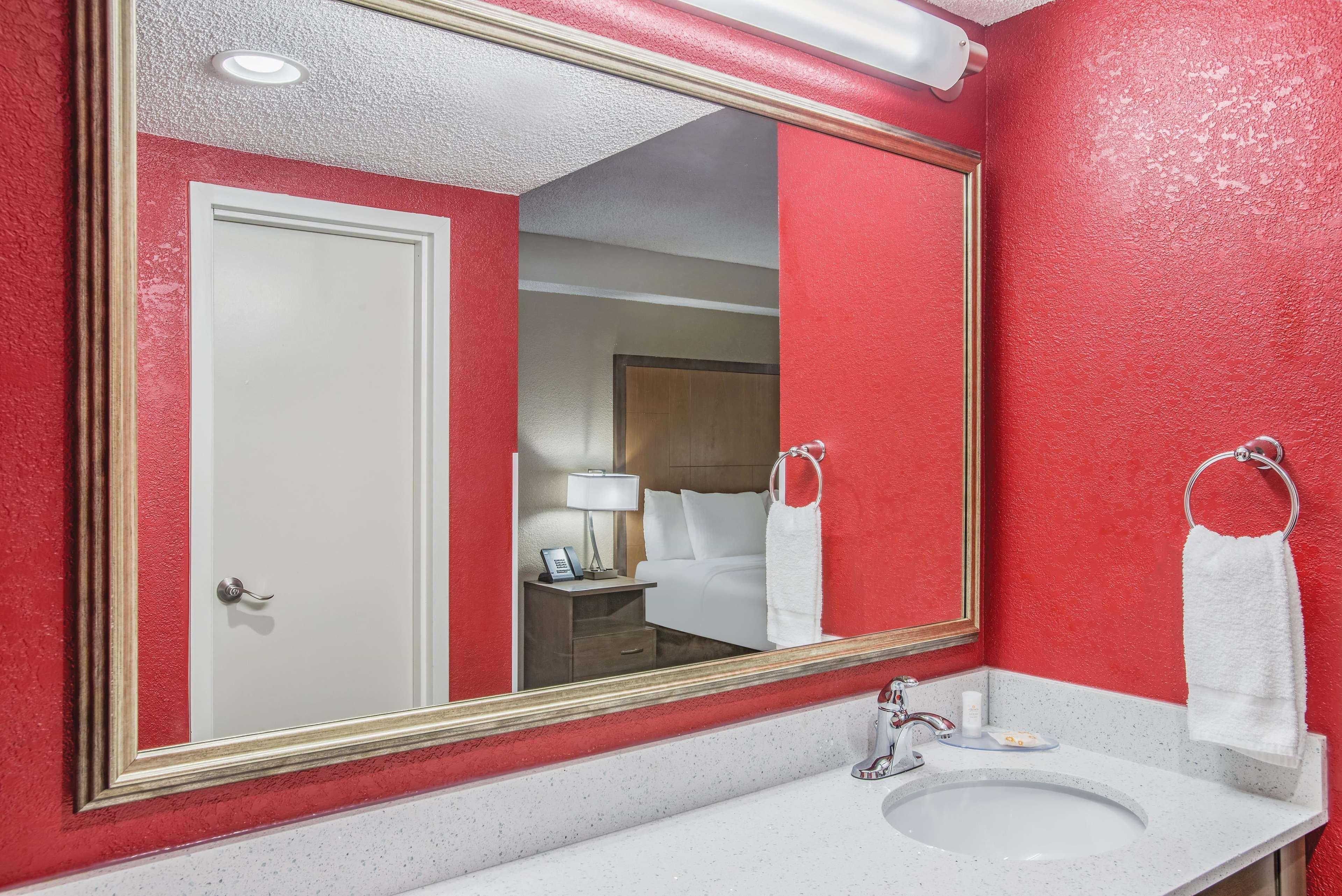 La Quinta Inn & Suites By Wyndham Dc Metro Capital Beltway Capitol Heights Bagian luar foto