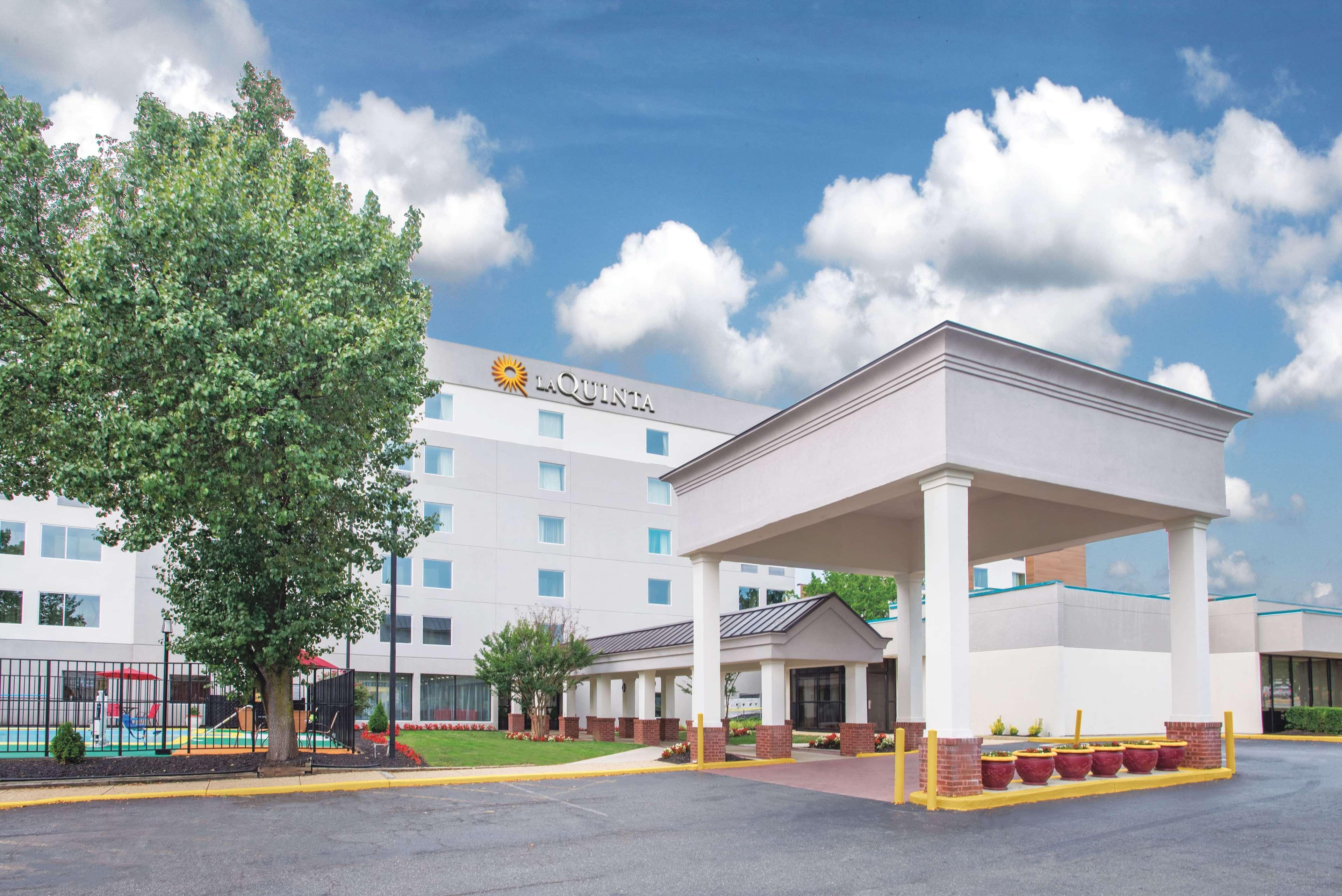 La Quinta Inn & Suites By Wyndham Dc Metro Capital Beltway Capitol Heights Bagian luar foto