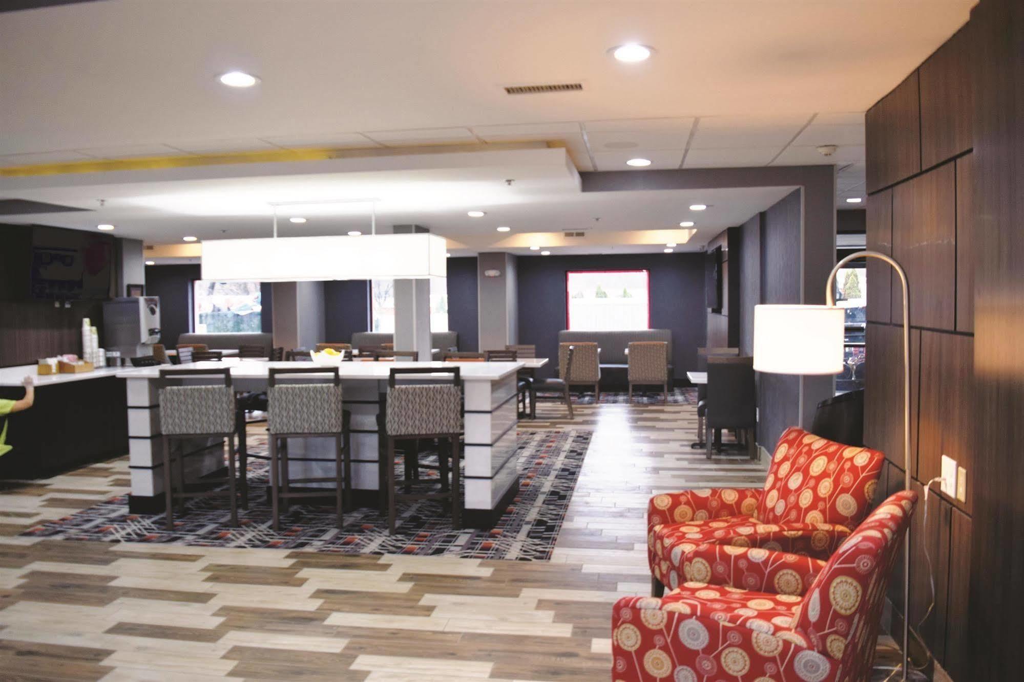 La Quinta Inn & Suites By Wyndham Dc Metro Capital Beltway Capitol Heights Bagian luar foto